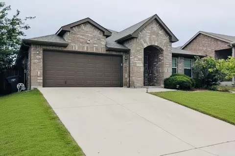 9921 Osprey Dr, Fort Worth, TX 76108
