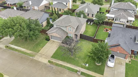 102 Lakeway Ln, Justin, TX 76247