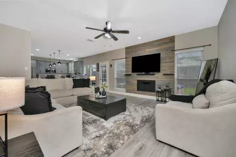 102 Lakeway Ln, Justin, TX 76247