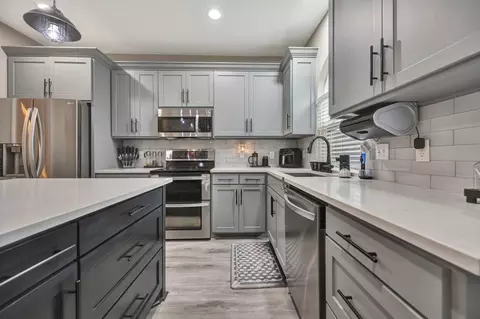 102 Lakeway Ln, Justin, TX 76247