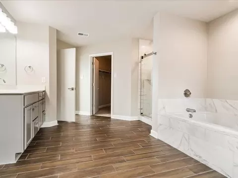 Bath - 2103 Long Forest Rd, Forney, TX 75126 photo 4 of 4