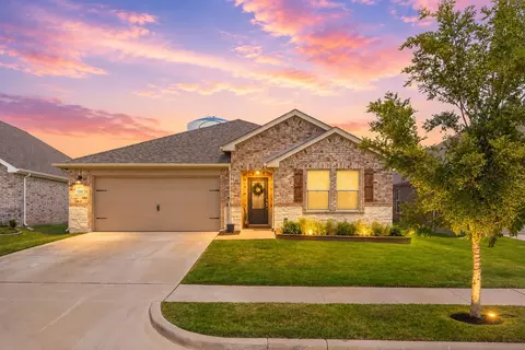 1501 Pleasant Knoll Trl, Aubrey, TX 76227