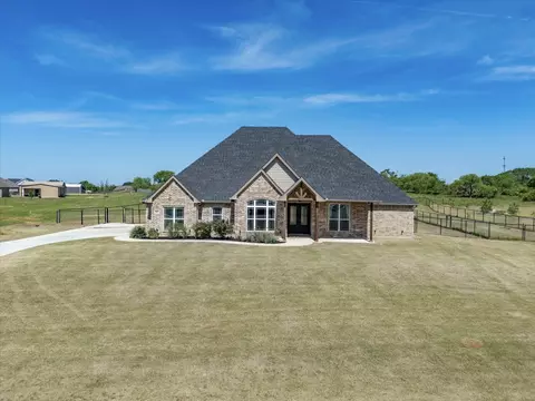 105 Carls Ct, Boyd, TX 76023