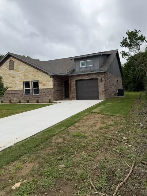 Exterior - 1003 Grandbury St, Cleburne, TX 76033 photo 3 of 3