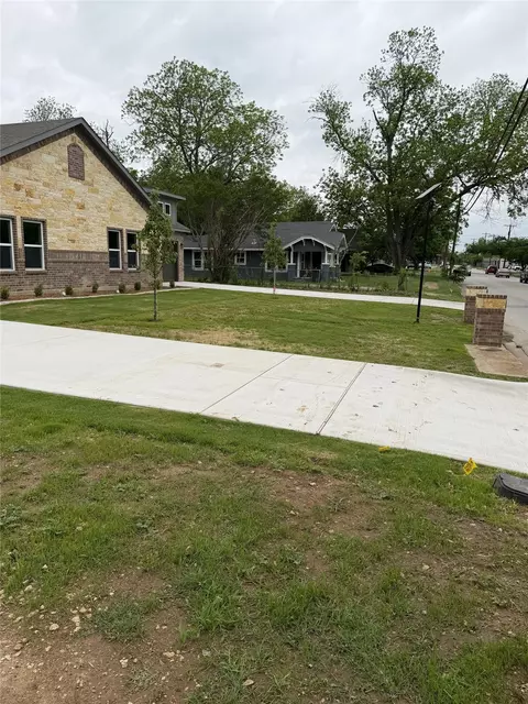 Exterior - 1003 Grandbury St, Cleburne, TX 76033 photo 2 of 3