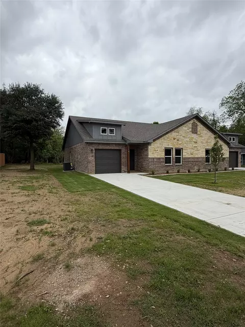 1003 Grandbury St, Cleburne, TX 76033