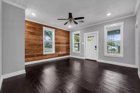 Living - 620 Washington St, Mcgregor, TX 76657 photo 2 of 2