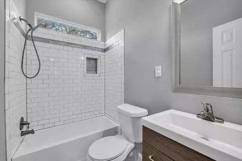 Bath - 620 Washington St, Mcgregor, TX 76657 photo 2 of 2