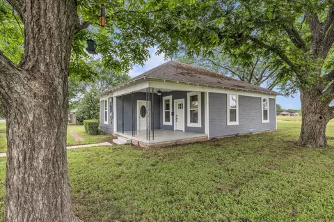 Exterior - 620 Washington St, Mcgregor, TX 76657 photo 2 of 4