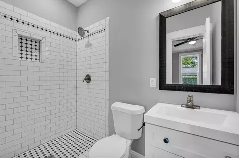 Bath - 620 Washington St, Mcgregor, TX 76657 photo 1 of 2