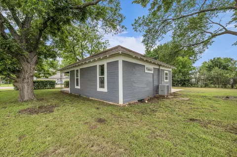 Exterior - 620 Washington St, Mcgregor, TX 76657 photo 4 of 4
