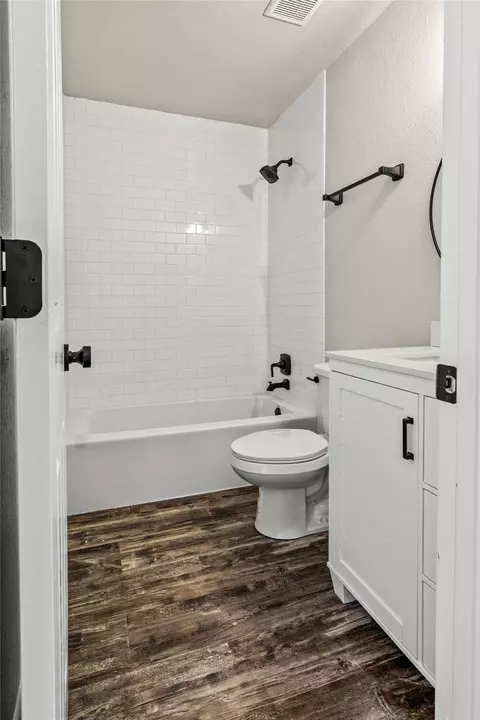 Bath - 2040 Comal St, Waco, TX 76708 photo 4 of 5