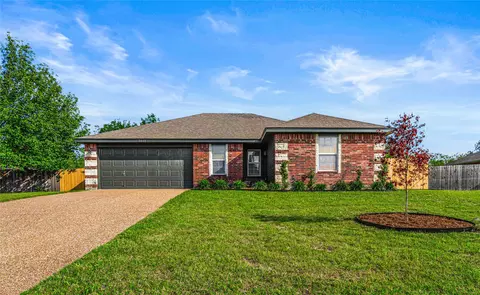 Exterior - 2040 Comal St, Waco, TX 76708 photo 3 of 11