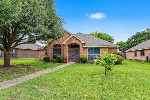 Exterior - 406 Northgate Dr, Terrell, TX 75160 photo 3 of 6