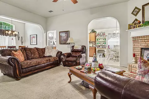 Living - 406 Northgate Dr, Terrell, TX 75160 photo 3 of 4