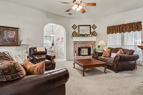 Living - 406 Northgate Dr, Terrell, TX 75160 photo 4 of 4