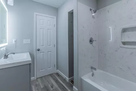 Bath - 2816 Summer Ave, Waco, TX 76708 photo 1 of 2