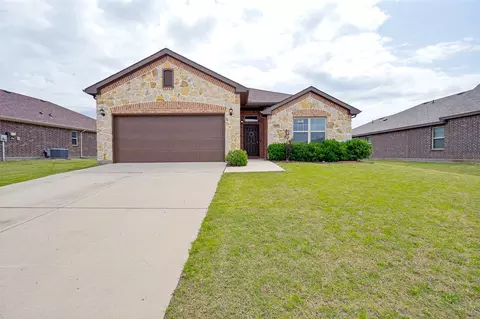 3905 Bridle Path Ln, Sanger, TX 76266
