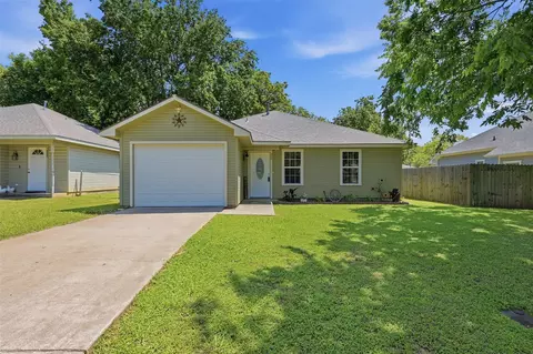 323 Texas St, Pottsboro, TX 75076