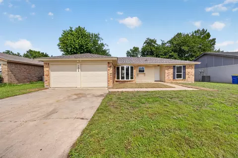 7528 Meadowlark Ln N, Watauga, TX 76148