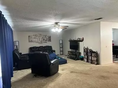 310 Lakeview Dr, Grand Prairie, TX 75051