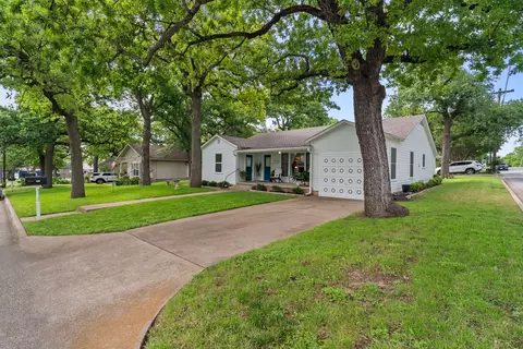 119 W Akard St, Weatherford, TX 76086