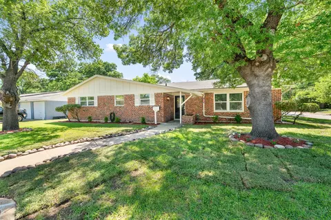 2133 Williams Pl, Fort Worth, TX 76111