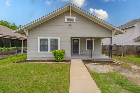 2714 26th St, Fort Worth, TX 76106