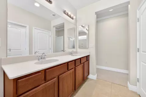 Bath - 9508 Rivercrest Dr, Denton, TX 76207 photo 1 of 4