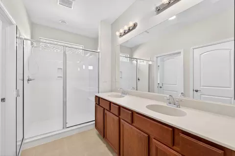 Bath - 9508 Rivercrest Dr, Denton, TX 76207 photo 2 of 4