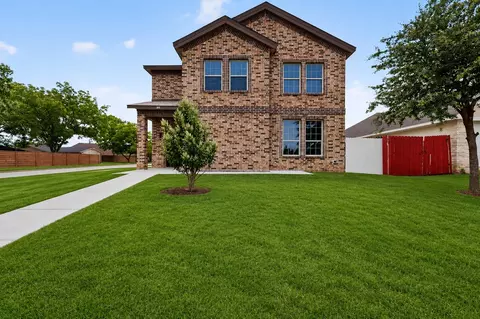 800 Oak Creek Dr, Hutchins, TX 75141