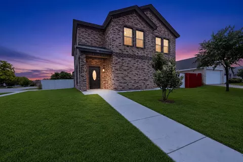 800 Oak Creek Dr, Hutchins, TX 75141