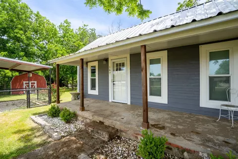 167 W Ross St, Walnut Springs, TX 76690