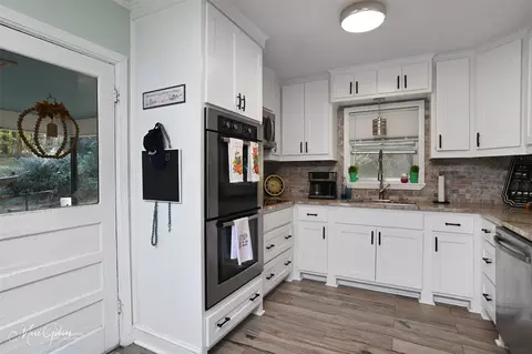 Kitchen - 135 Poverty Pt, Doyline, LA 71023 photo 2 of 3