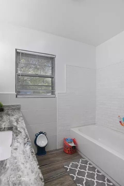 Bath - 135 Poverty Pt, Doyline, LA 71023 photo 3 of 3