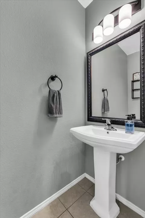 Bath - 9453 Centennial Dr, Waco, TX 76708 photo 2 of 6