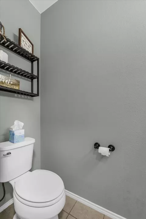 Bath - 9453 Centennial Dr, Waco, TX 76708 photo 3 of 6