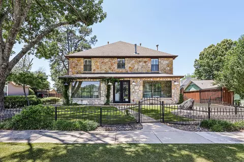 221 N Lucas Dr, Grapevine, TX 76051