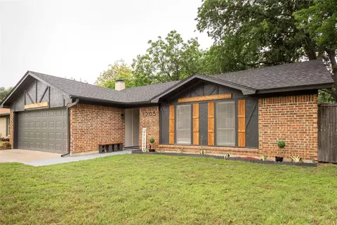 1205 Augusta Rd, Benbrook, TX 76126
