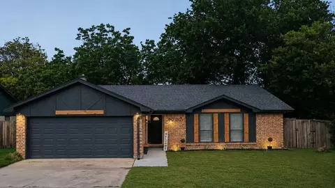 1205 Augusta Rd, Benbrook, TX 76126
