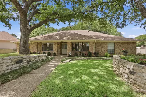 1902 Red Cypress Ct, Arlington, TX 76012