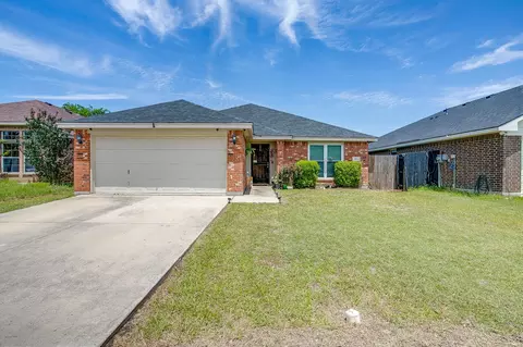 3321 Royal Crest Dr, Fort Worth, TX 76140
