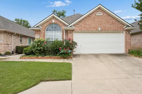 2232 Wembley Wood Ln, Bedford, TX 76022