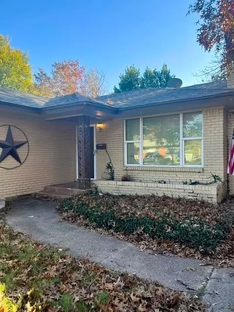 1204 W Lilly Ln, Arlington, TX 76013