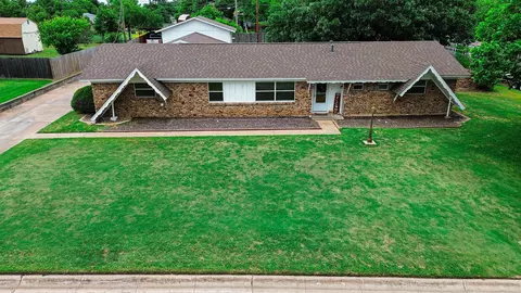 108 Mockingbird Ln, Weatherford, TX 76086