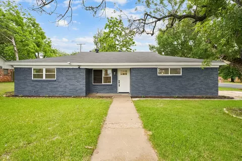 861 Woodcrest Dr, Hurst, TX 76053