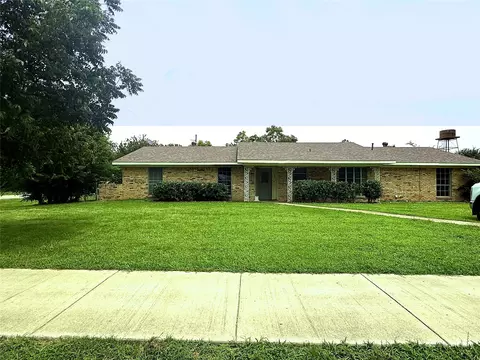 206 N Main St, Edgewood, TX 75117