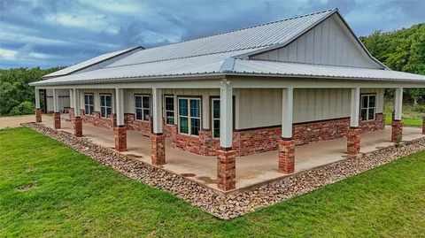 2930 N Greenbrier Rd, Nocona, TX 76255