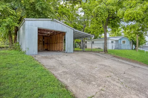Exterior - 401 E Morton St, Denison, TX 75021 photo 4 of 5