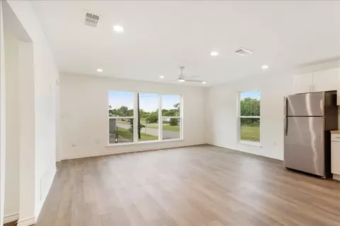 Living - 401 E Morton St, Denison, TX 75021 photo 5 of 7